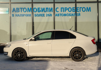 Подержанный автомобиль Skoda Rapid Liftback 2016 года (2 фото)