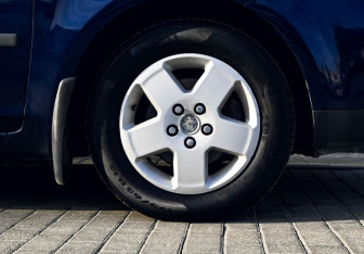 Подержанный автомобиль Ford C-MAX 2004 года (19 фото)