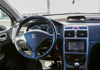 Подержанный автомобиль Peugeot 307 Hatchback 2001 года (17 фото)