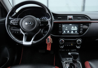 Подержанный автомобиль Kia Rio Sedan 2020 года (10 фото)