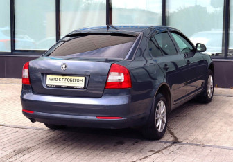 Подержанный автомобиль Skoda Octavia Liftback 2011 года (5 фото)
