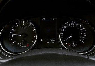 Подержанный автомобиль Nissan X-Trail 2018 года (10 фото)