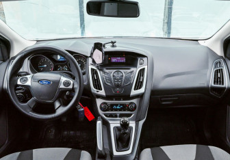 Подержанный автомобиль Ford Focus Sedan 2012 года (12 фото)