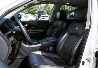 Подержанный автомобиль Infiniti EX 2011 года (19 фото)