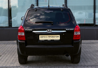 Подержанный автомобиль Hyundai Tucson 2007 года (4 фото)