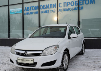 Подержанный автомобиль Opel Astra Hatchback 2012 года (1 фото)
