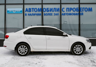 Подержанный автомобиль Volkswagen Jetta Sedan 2013 года (6 фото)