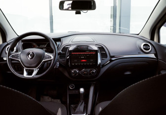 Подержанный автомобиль Renault Kaptur 2020 года (17 фото)
