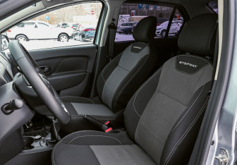 Подержанный автомобиль Renault Logan Sedan 2022 года (9 фото)