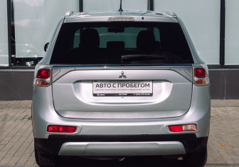 Подержанный автомобиль Mitsubishi Outlander 2014 года (4 фото)