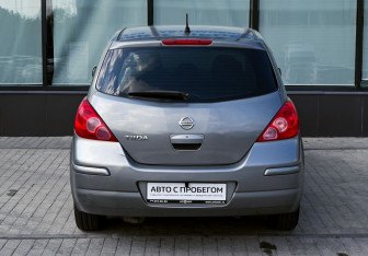 Подержанный автомобиль Nissan Tiida Hatchback 2012 года (4 фото)