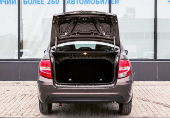 Подержанный автомобиль LADA (ВАЗ) Granta Sedan 2023 года (17 фото)