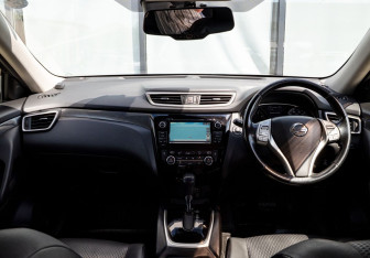 Подержанный автомобиль Nissan X-Trail 2014 года (19 фото)