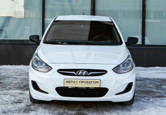 Подержанный автомобиль Hyundai Solaris Sedan 2011 года (8 фото)