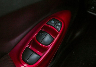 Подержанный автомобиль Nissan Juke 2011 года (13 фото)