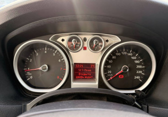 Подержанный автомобиль Ford Focus Sedan 2008 года (17 фото)