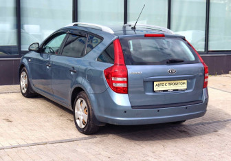 Подержанный автомобиль Kia Ceed Wagon 2008 года (3 фото)