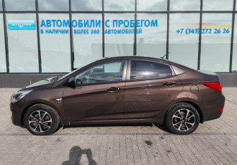 Подержанный автомобиль Hyundai Solaris Sedan 2015 года (2 фото)