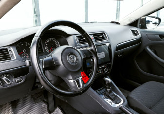 Подержанный автомобиль Volkswagen Jetta Sedan 2012 года (13 фото)