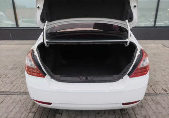 Подержанный автомобиль Geely Emgrand EC7 Sedan 2013 года (16 фото)