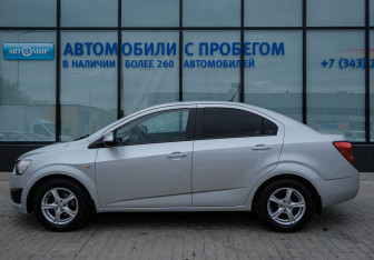 Подержанный автомобиль Chevrolet Aveo Sedan 2013 года (2 фото)