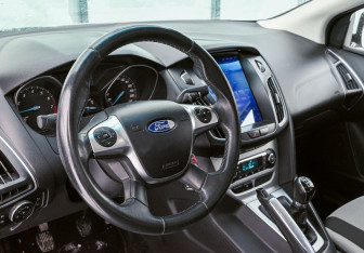 Подержанный автомобиль Ford Focus Sedan 2011 года (10 фото)