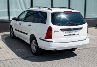 Подержанный автомобиль Ford Focus Wagon 2004 года (3 фото)