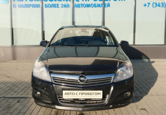 Подержанный автомобиль Opel Astra Sedan 2011 года (8 фото)