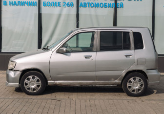 Подержанный автомобиль Nissan Cube 2001 года (2 фото)