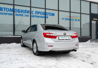 Подержанный автомобиль Toyota Camry Sedan 2013 года (3 фото)
