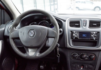 Подержанный автомобиль Renault Logan Sedan 2014 года (9 фото)