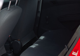 Подержанный автомобиль Chevrolet Spark 2013 года (14 фото)