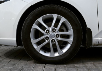 Подержанный автомобиль Kia Cerato Sedan 2010 года (20 фото)