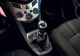 Подержанный автомобиль Chevrolet Aveo Sedan 2015 года (10 фото)