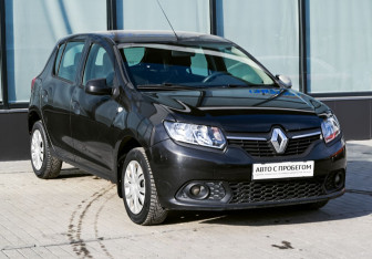 Подержанный автомобиль Renault Sandero 2015 года (7 фото)
