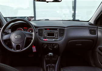 Подержанный автомобиль Kia Rio Sedan 2011 года (16 фото)
