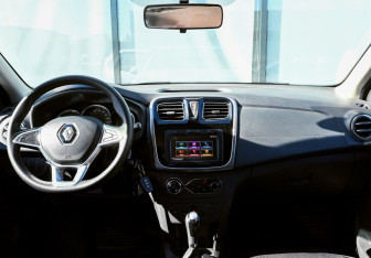 Подержанный автомобиль Renault Logan Sedan 2019 года (17 фото)