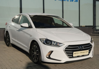 Подержанный автомобиль Hyundai Elantra Sedan 2016 года (7 фото)