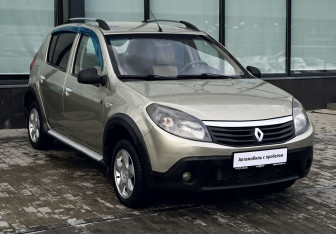 Подержанный автомобиль Renault Sandero 2012 года (7 фото)