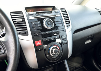 Подержанный автомобиль Kia Venga 2012 года (10 фото)