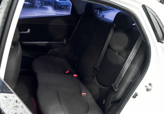 Подержанный автомобиль Kia Rio Sedan 2015 года (17 фото)