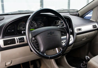 Подержанный автомобиль Chevrolet Rezzo 2008 года (9 фото)