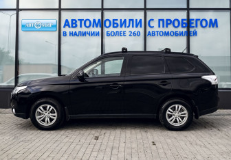 Подержанный автомобиль Mitsubishi Outlander 2013 года (2 фото)