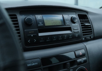 Подержанный автомобиль Toyota Corolla Sedan 2004 года (12 фото)