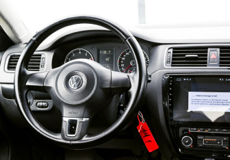 Подержанный автомобиль Volkswagen Jetta Sedan 2012 года (17 фото)