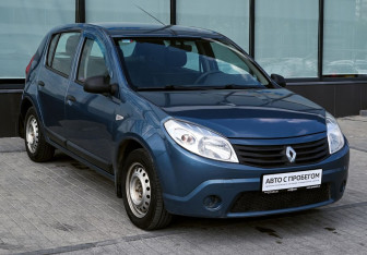 Подержанный автомобиль Renault Sandero 2012 года (7 фото)