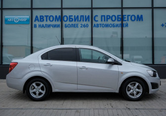 Подержанный автомобиль Chevrolet Aveo Sedan 2013 года (6 фото)