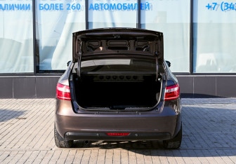 Подержанный автомобиль LADA (ВАЗ) Vesta Sedan 2019 года (17 фото)