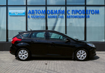 Подержанный автомобиль Ford Focus Hatchback 2013 года (6 фото)