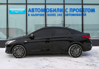 Подержанный автомобиль Hyundai Solaris Sedan 2021 года (2 фото)